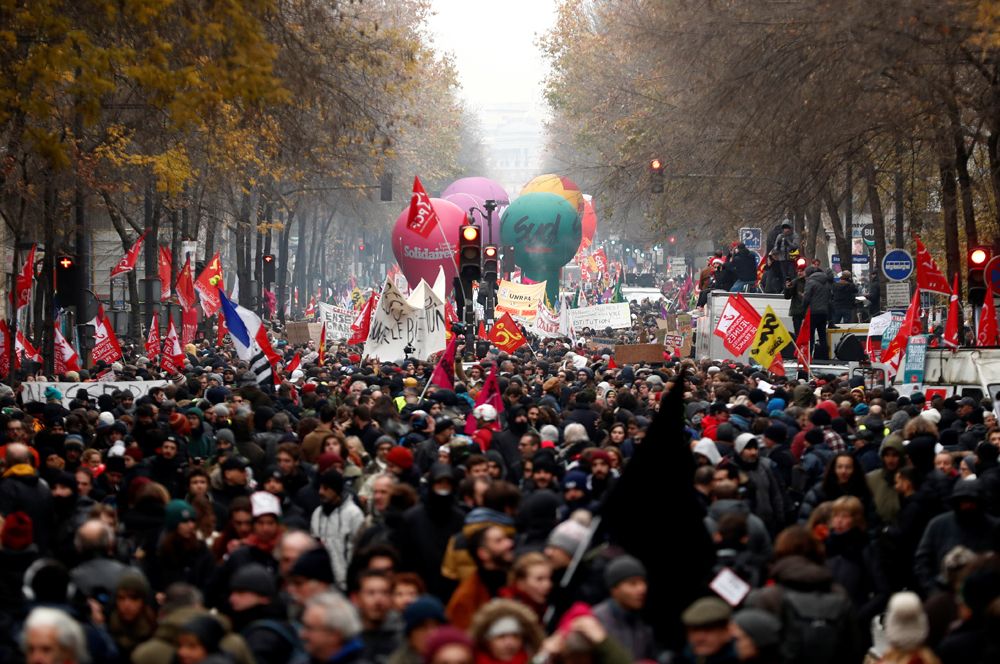 В Париже на протесты вышло почти 40 тысяч человек