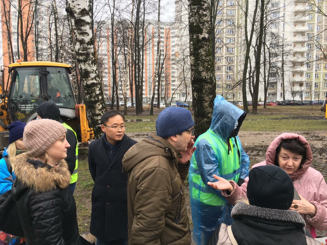 На улице Молодцова жители столкнулись с застройщиками