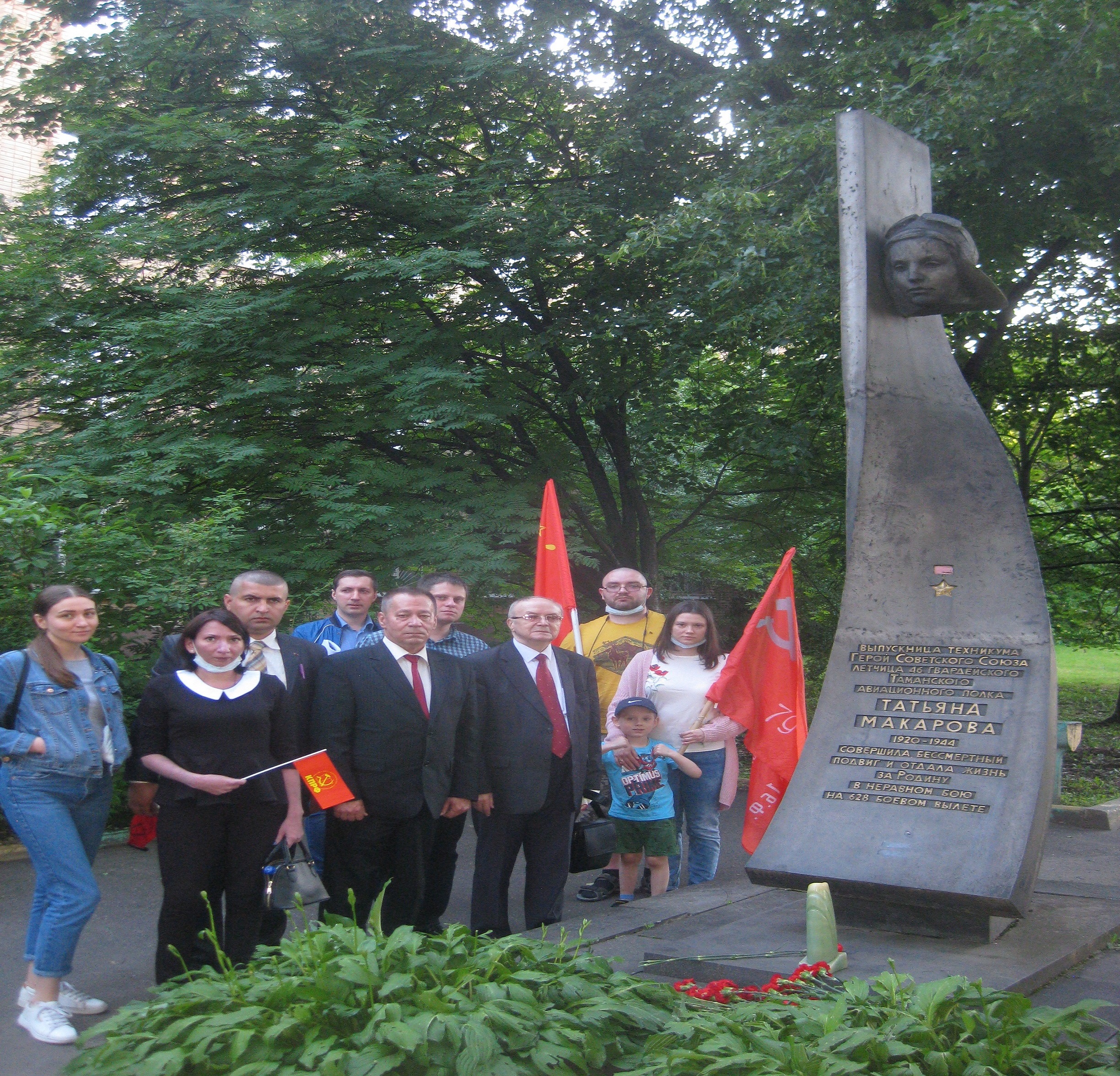 Память о подвиге Советского народа бессмертна