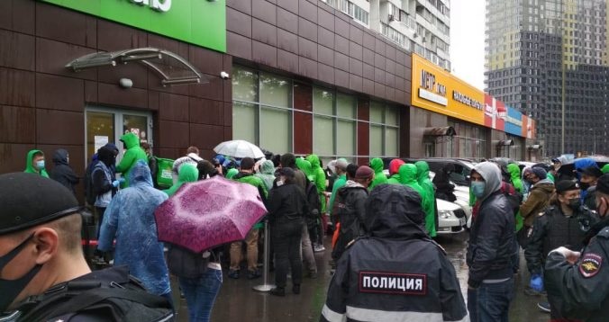 Забастовка курьеров Delivery-club. В пятницу в Москве прошла массовая акция