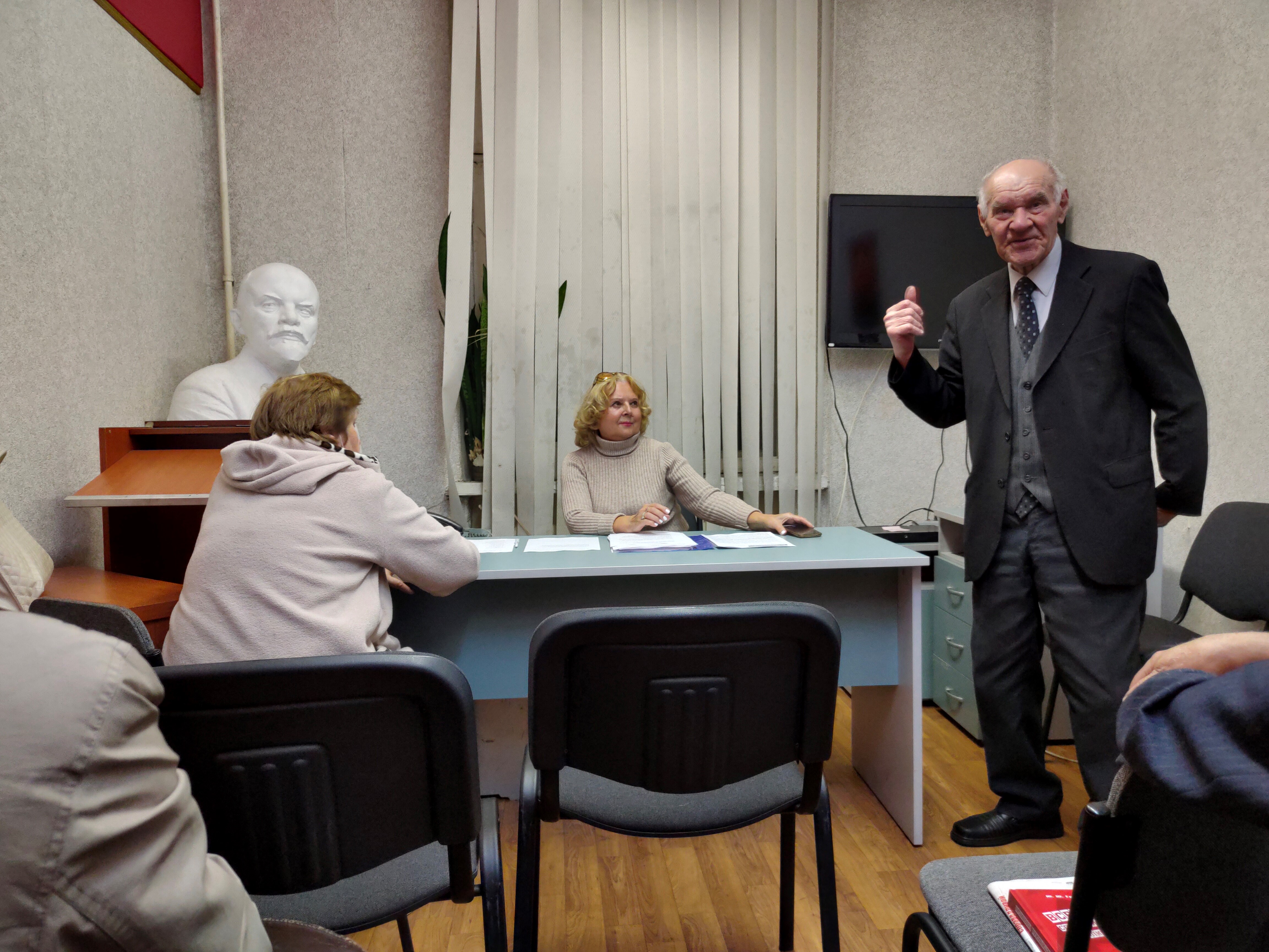 Первый секретарь самарского обкома кпрф алексей лескин фото. Фальсификация пленум. Подлог москва. Самарский обком кпрф. Фальсификация пленум.