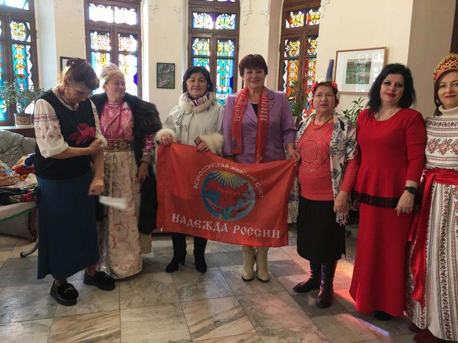 Активисты женской организации «Надежда России» по всей России отметили День матери
