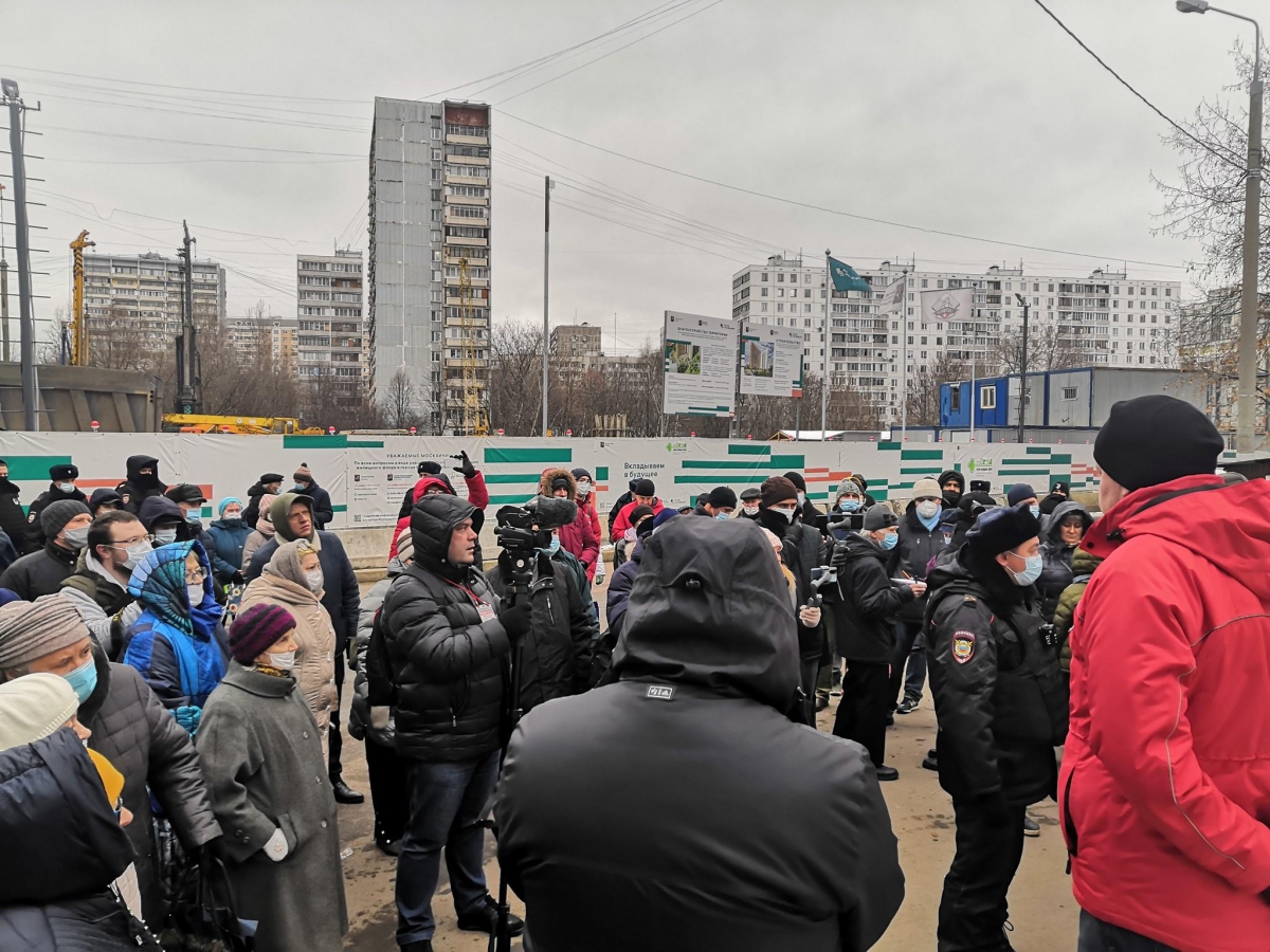 На Кутузовском проспекте Москвы задержаны защитники яблоневого сада