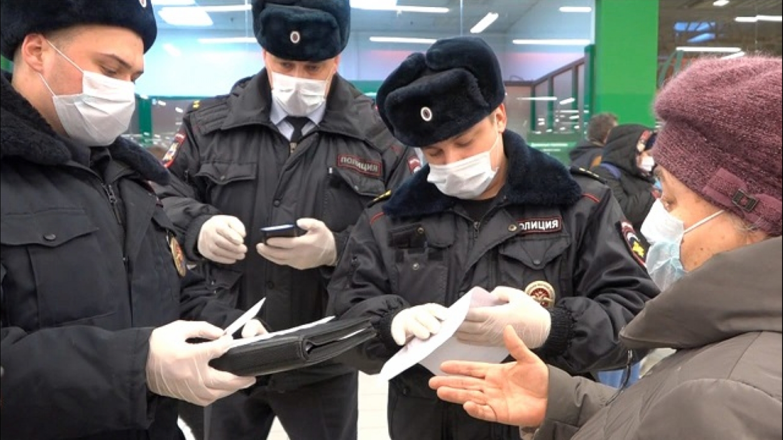 Полиция проверяет маски