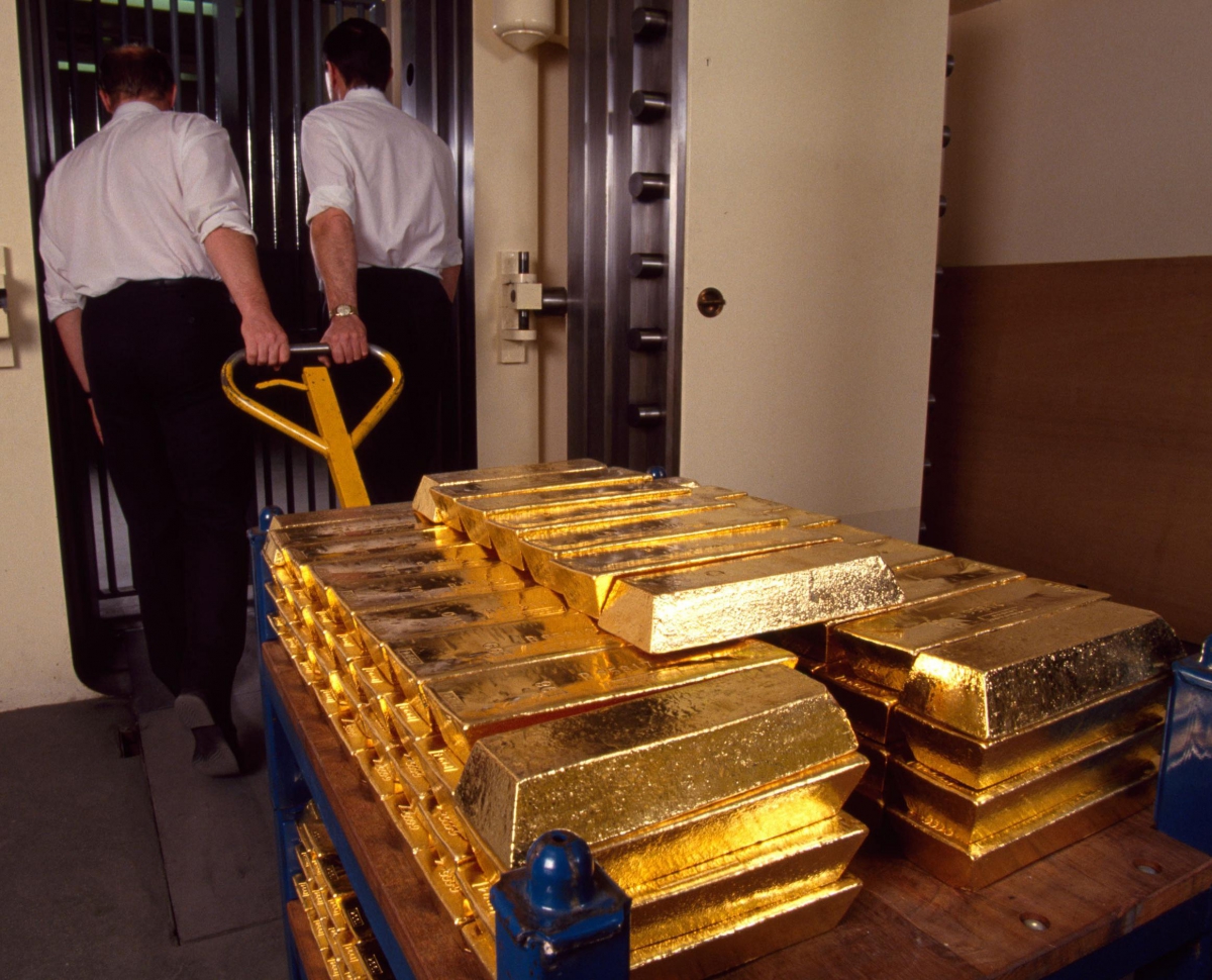 Банки вывезли из России треть запасов золота