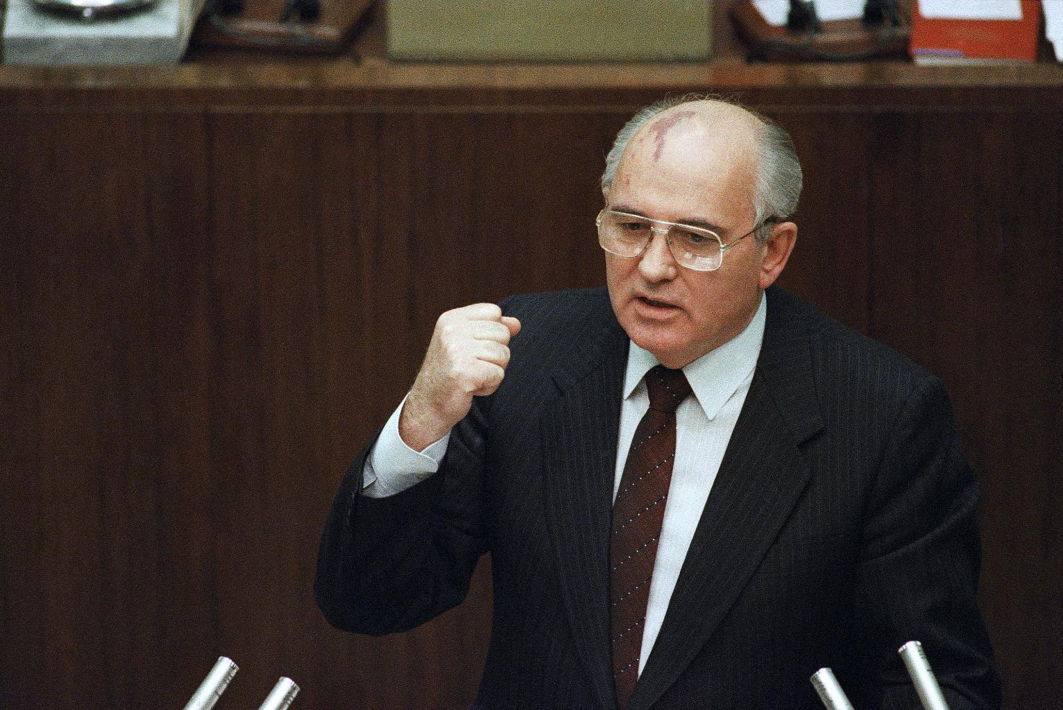 Когда Горбачёв стал предателем?