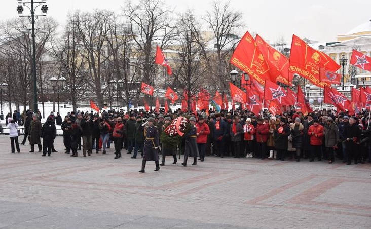 Коммунисты не отступают и не сдаются!