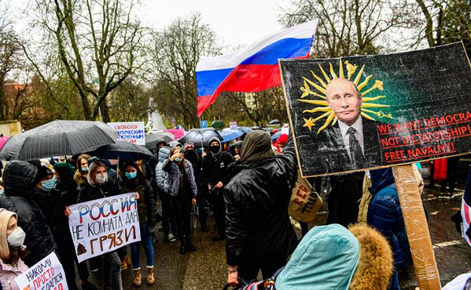 Рейтинг Путина — это зонтик, под которым прячется вся вертикаль