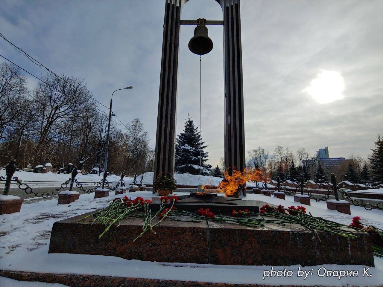 Территория мужества. Площадь Мужества Измайловский парк. Мемориальный комплекс на площади Мужества в Измайловском парке. Площадь Мужества в Измайловском парке зимой. Памятник в Гольяново.