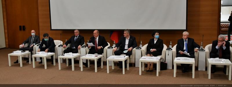 КПРФ в Госдуме провела парламентские слушания о законодательном регулировании в сфере здравоохранения