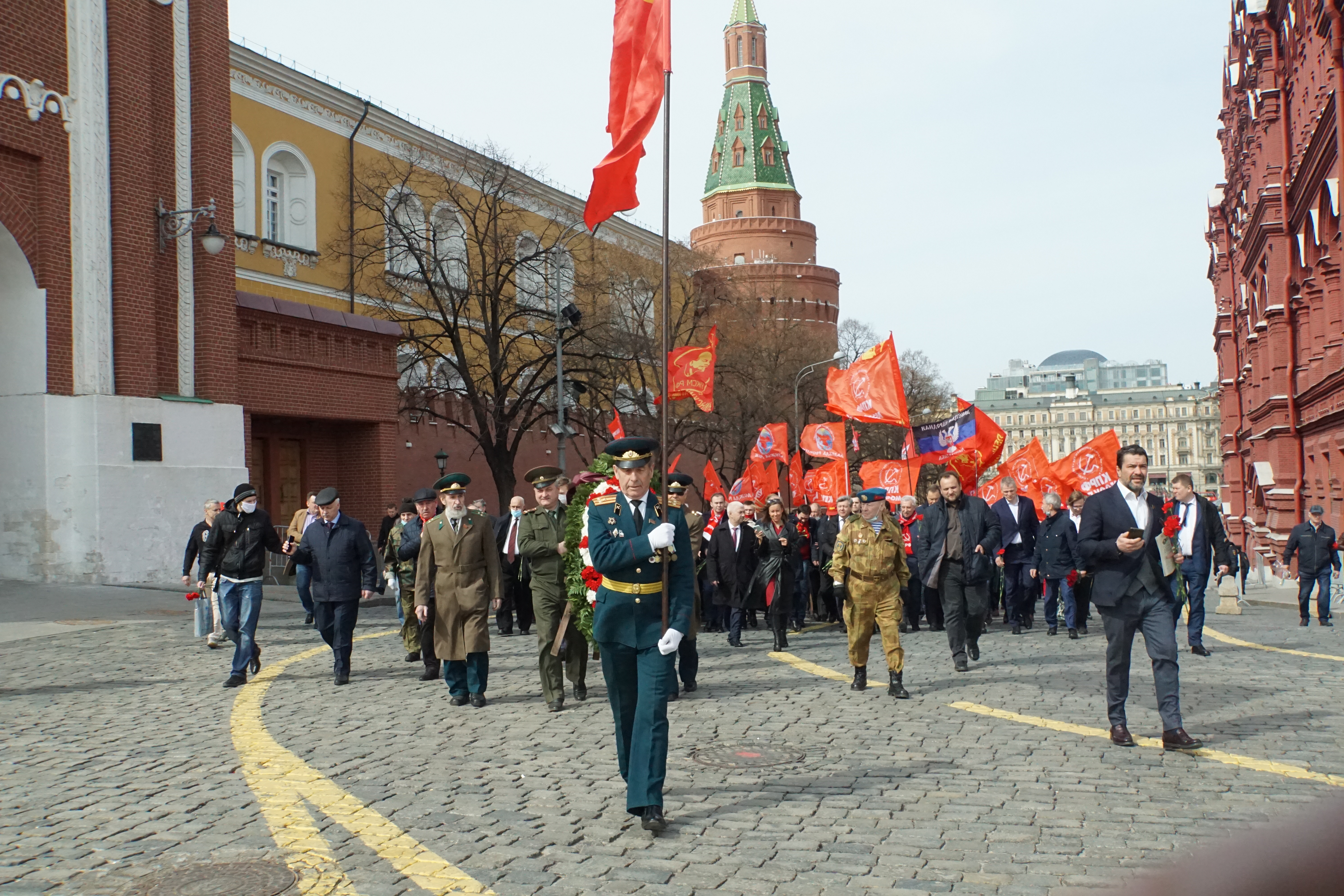 Союз Советских Офицеров принял участие в возложении цветов к могиле Юрия Гагарина на Красной площади