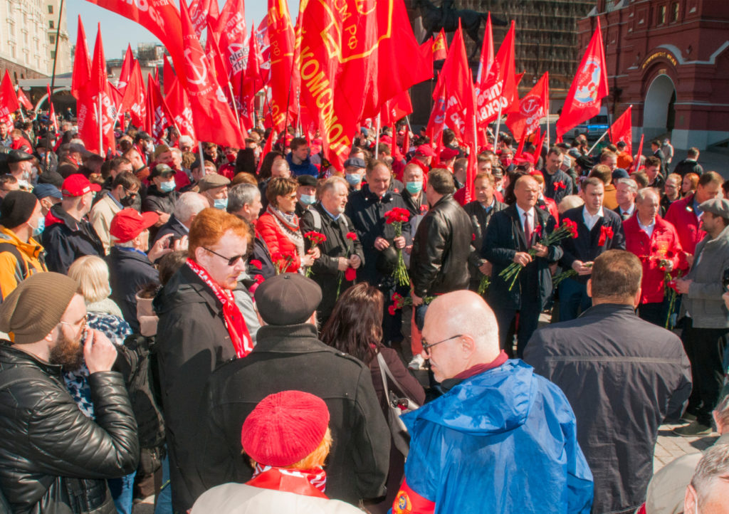 1 мая считается. Коммунистические праздники. 1 Мая 2022 Москва КПРФ митинг. Первое мая 2023 г.КПРФ В Санкт-Петербурге возложение цветов. Ленин о профсоюзах.