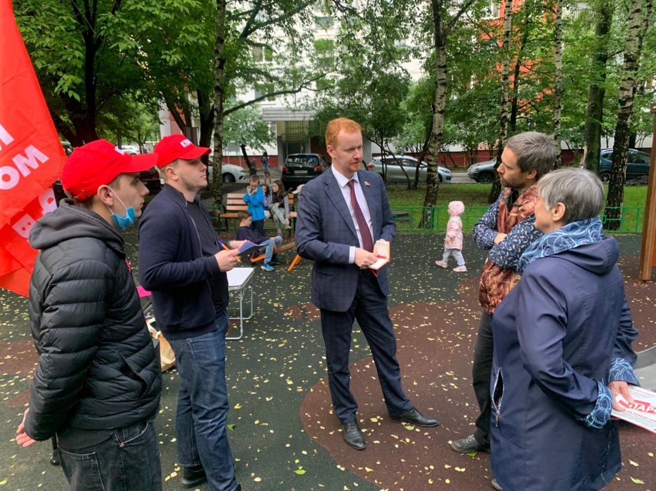 Денис Парфенов: «На этой неделе провёл ещё несколько встреч с жителями районов  Отрадное, Бибирево и Северный»