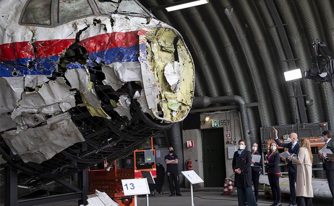 Суд Гааги: Америка знает, что MH17 сбила Украина, но вину возложат на Россию