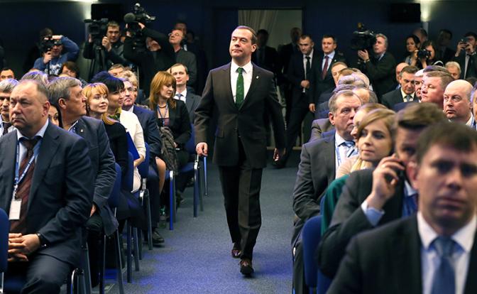 Кульбит Медведева: Из экс-президента — в балласт «Единой России»