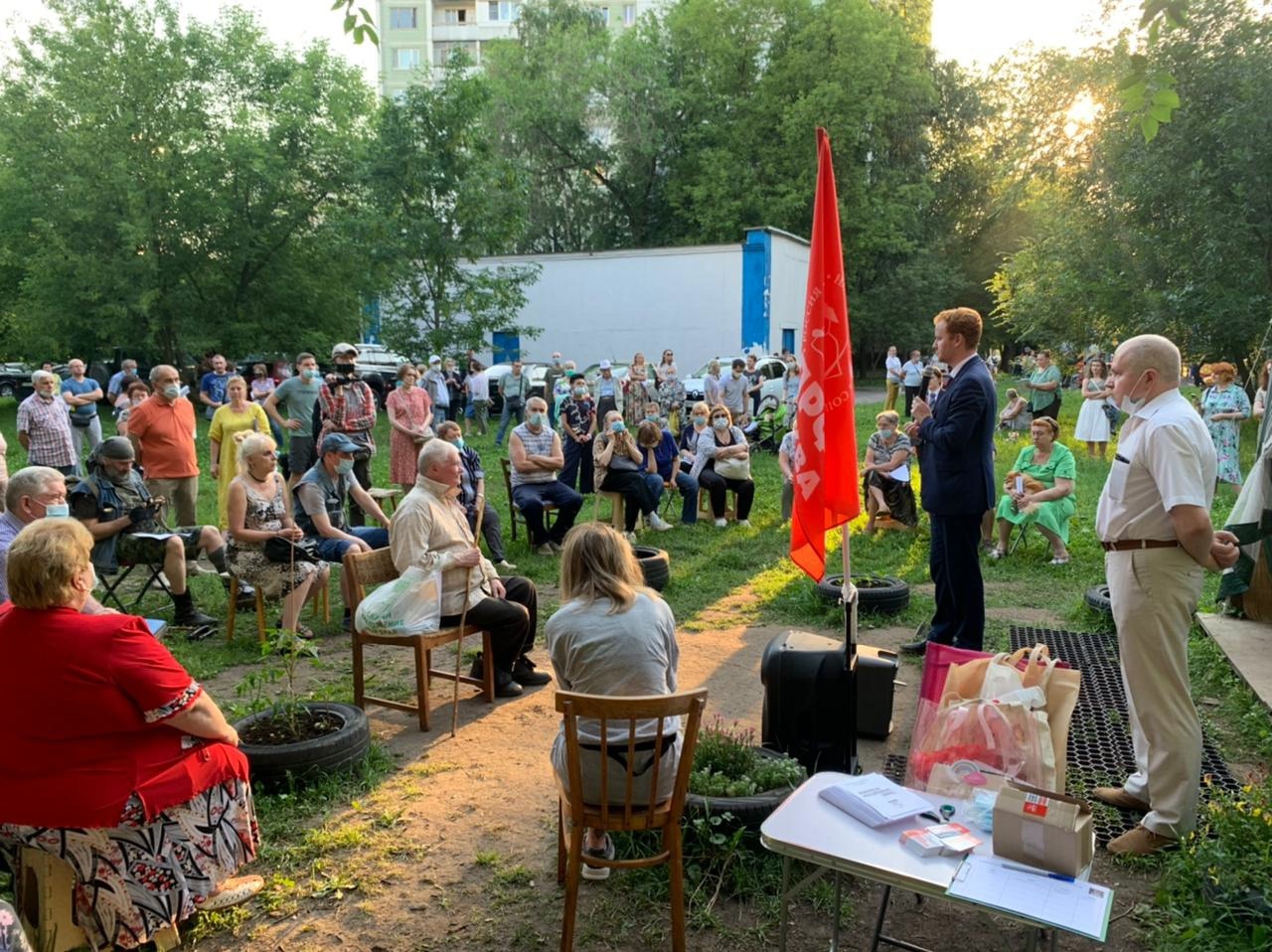 Денис Парфенов: «Стройке нет! Встретился с жителями ул. Белозерская  в Бибирево»
