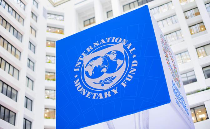 Подгон МВФ: Каждому россиянину выделено по 9 тысяч рублей