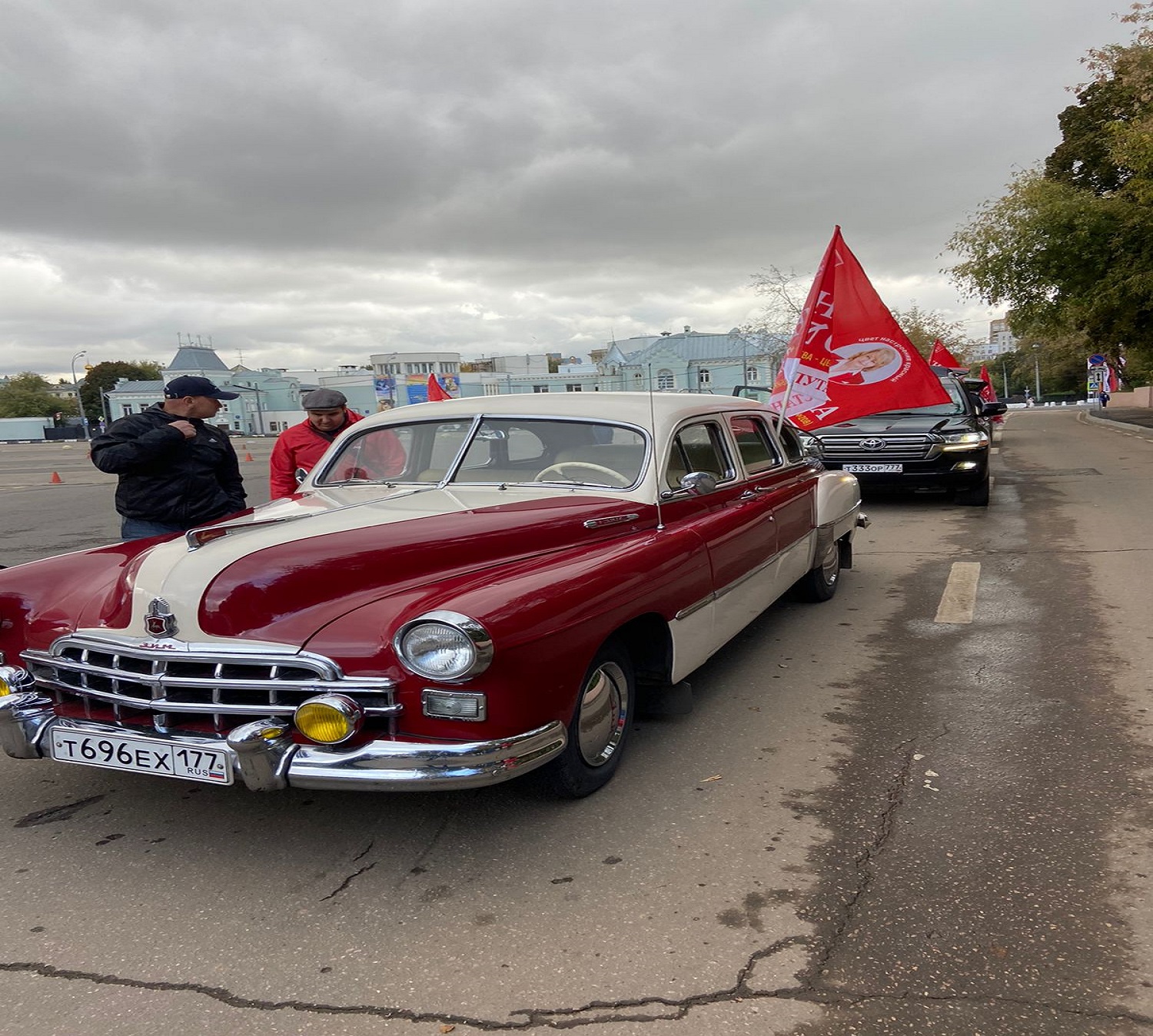 Коммунисты провели в центре Москвы автопробег в поддержку кандидатуры Нины Останины