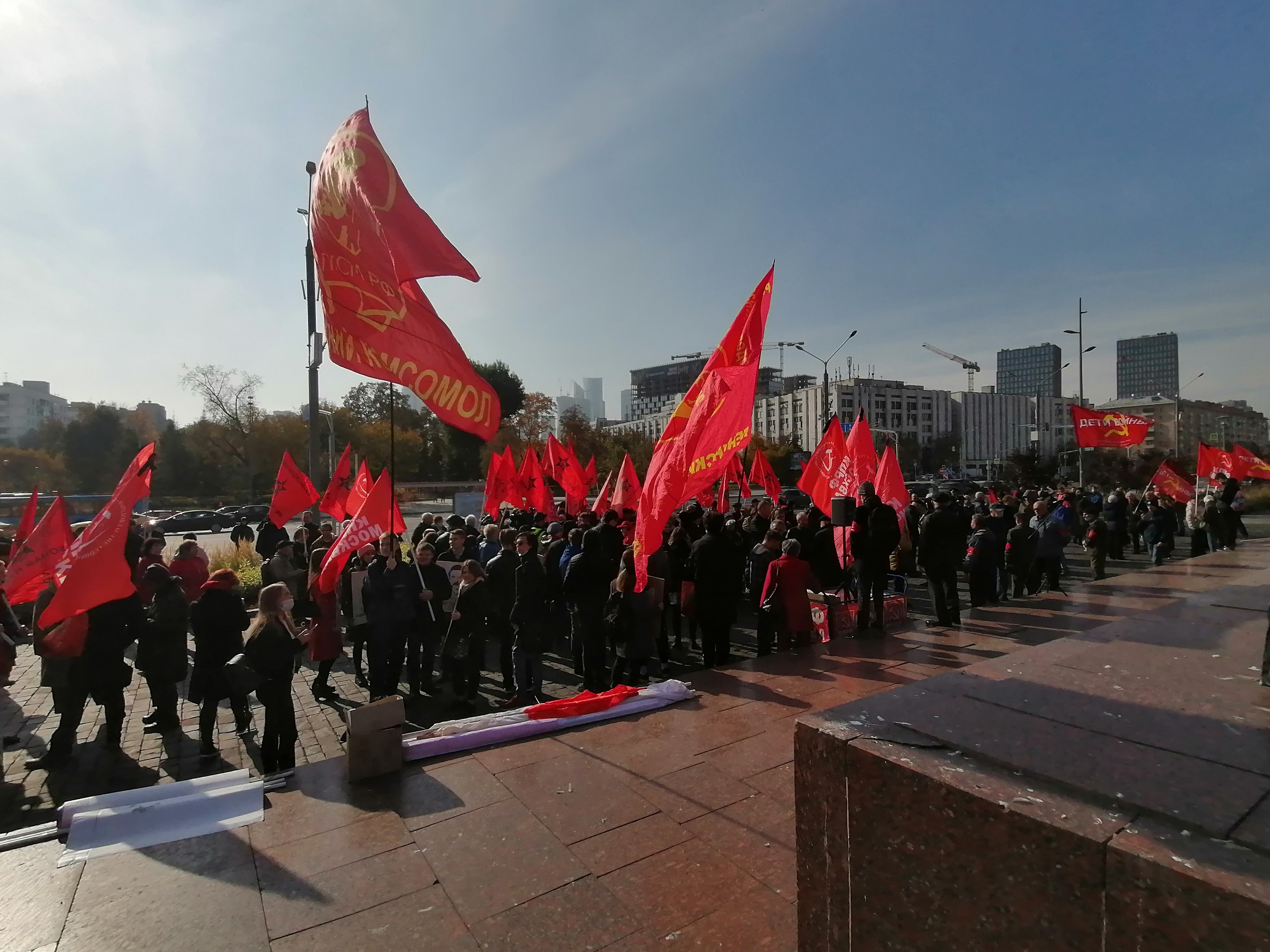 Вечная память защитникам Советской Конституции! (фоторепортаж)