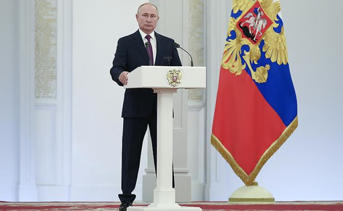 Путин встретился с депутатами в первый день работы Госдумы VШ созыва