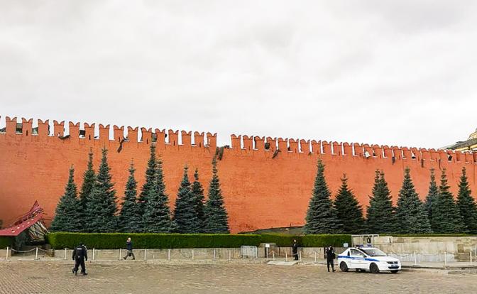 Кремлю дали по зубцам: Резиденцию Путина не спасли охрана ФСО и ЮНЕСКО