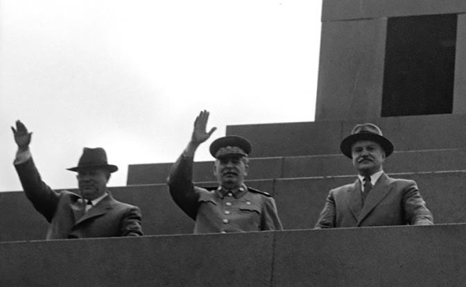 Хрущев боялся даже мертвого Сталина