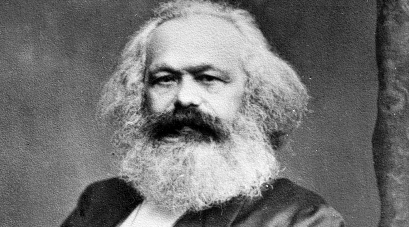 На основе философии марксизма