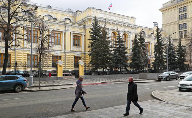Кремль откупится от малоимущих, накинув копейки по вкладам