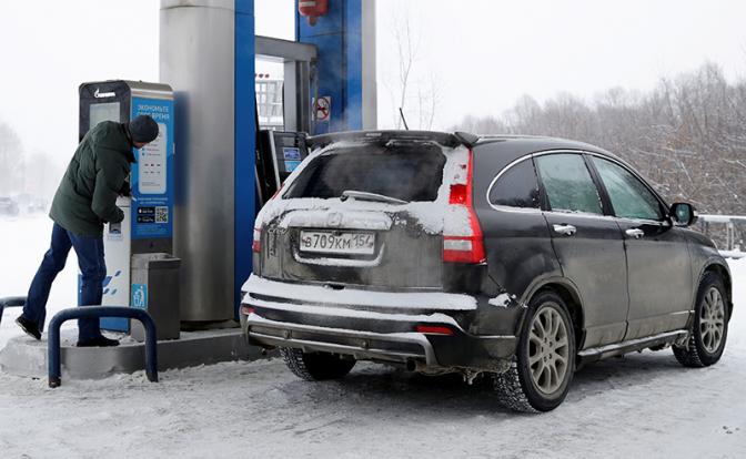 Дед Мороз прошел мимо российских автозаправок