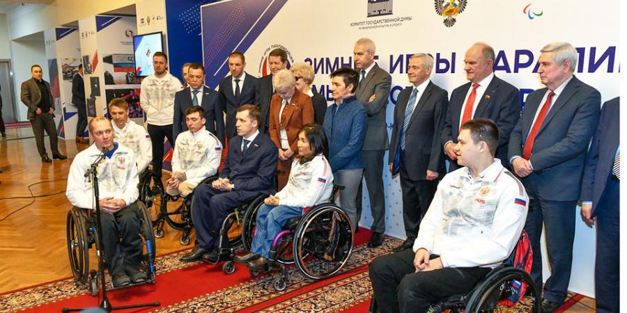 Геннадий Зюганов выступил в Госдуме на открытии выставки, посвященной российским спортсменам-паралимпийцам