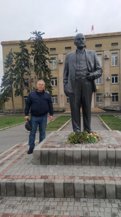 Ленин возвращается! Жители освобожденного города Геническ Херсонской области сберегли и восстановили на прежнем месте памятник В.И. Ленину