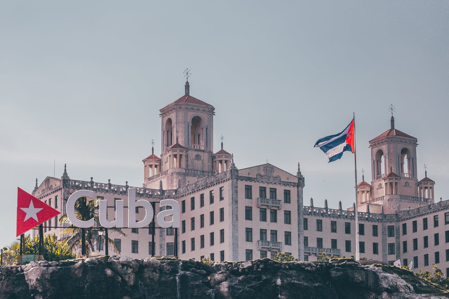 Кубинская революция выстоит