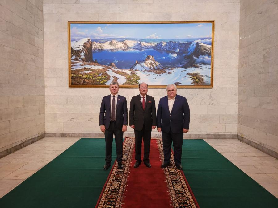 Дмитрий Новиков и Казбек Тайсаев приняли участие в мероприятии по случаю 74-й годовщины установления дипломатических отношений между СССР и КНДР