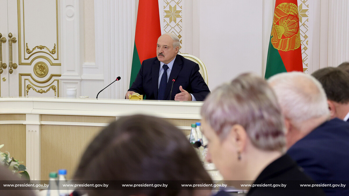 Александр Лукашенко: С 6 октября запрещается всякий рост цен. За-пре-ща-ет-ся!