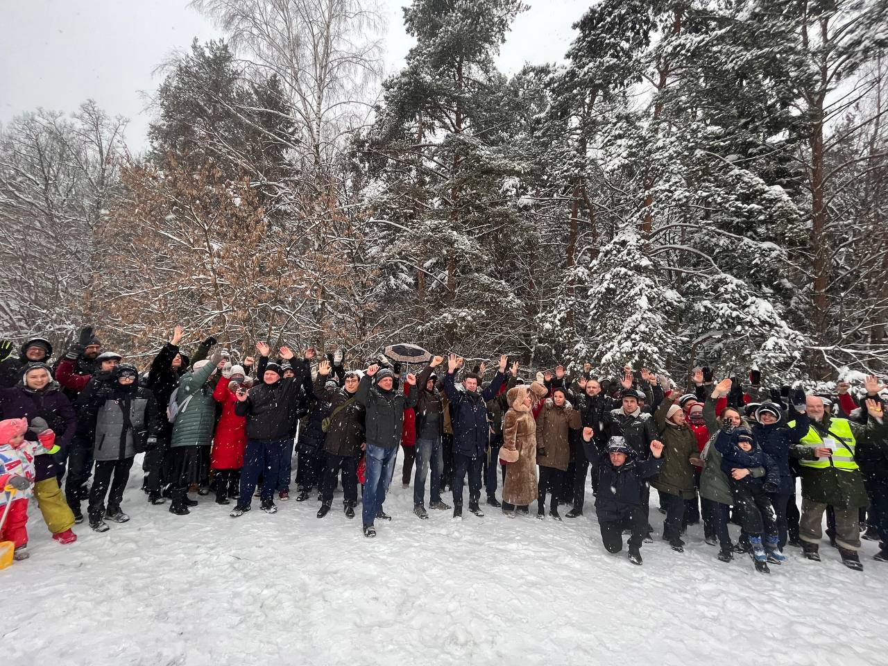Защитники Троицкого леса провели встречу с депутатом Госдумы и потребовали отменить масштабное строительство на территории уникального лесного массива