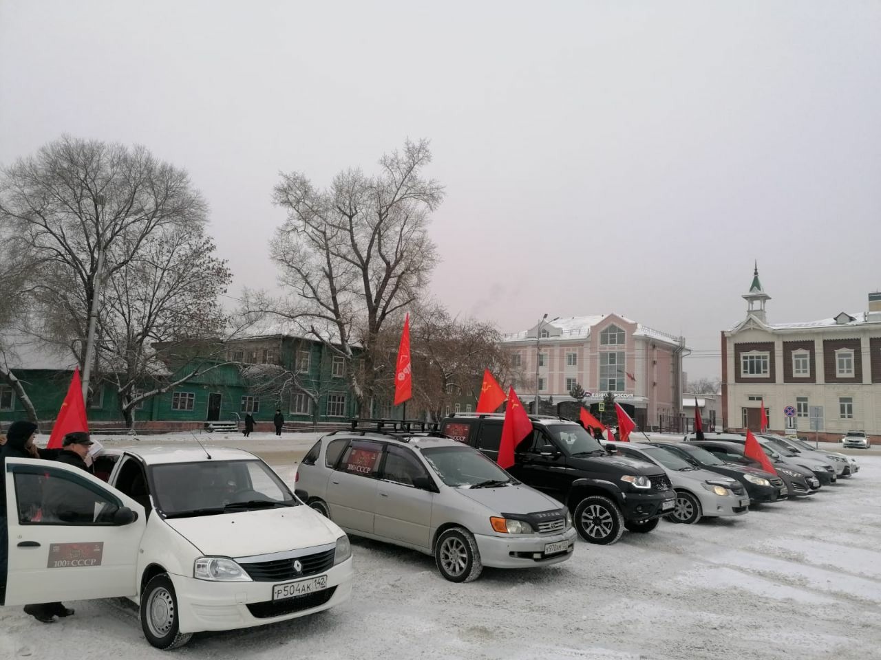 Автопробег левых сил в честь 100-летия СССР состоялся в Барнауле
