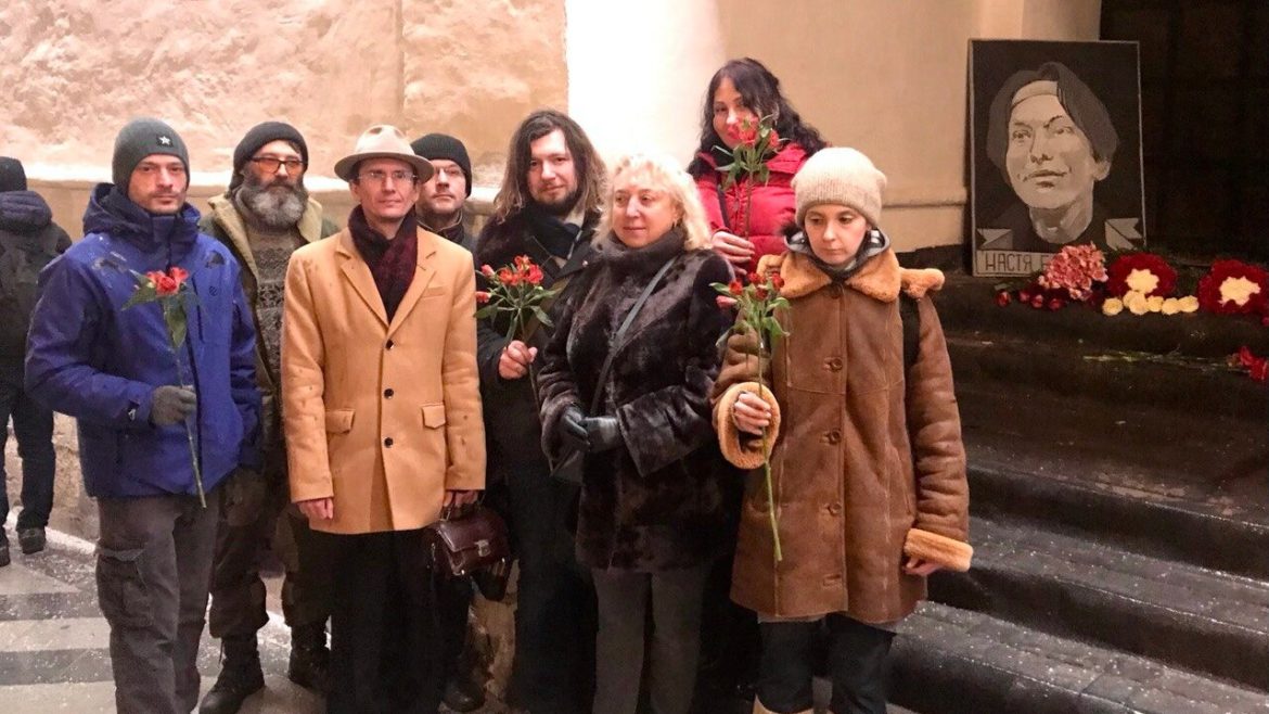 Акция памяти Маркелова и Бабуровой, убитых 14 лет назад, прошла в центре Москвы