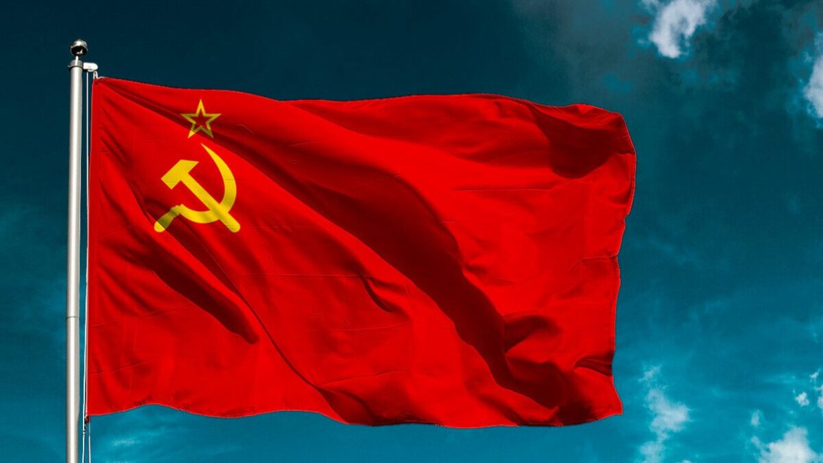 Под знаменем СССР – к новым победам!