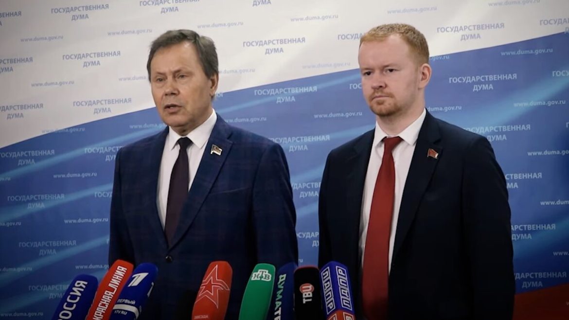 Николай Арефьев и Денис Парфенов выступили перед журналистами в Госдуме