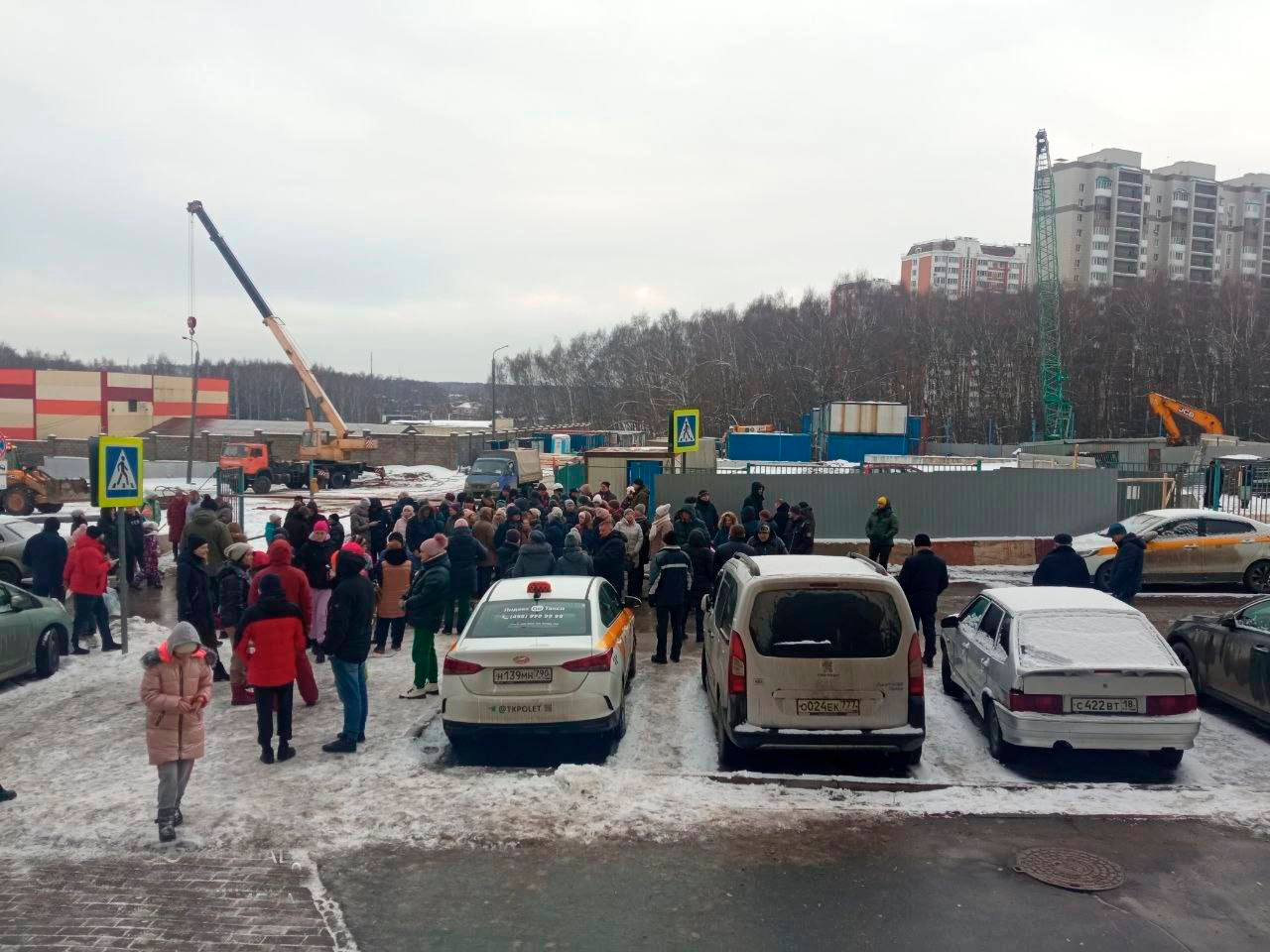 Жители подмосковного Видного вышли на протест против строительства автотрассы по