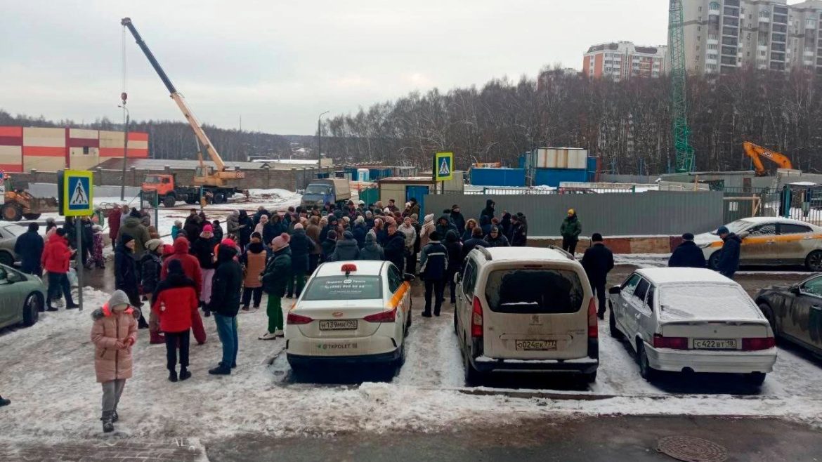 Жители подмосковного Видного вышли на протест против строительства автотрассы под окнами жилых домов