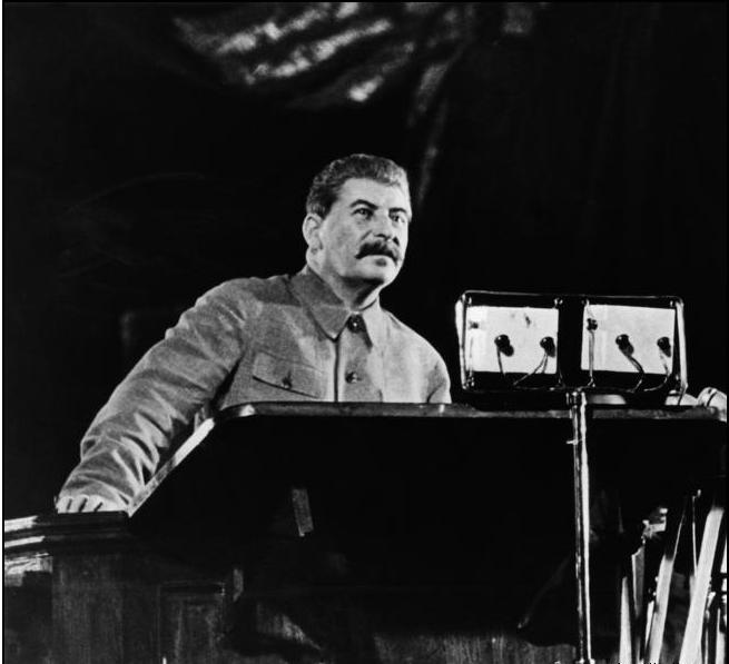 Иосиф Сталин: «Без теории нам смерть»
