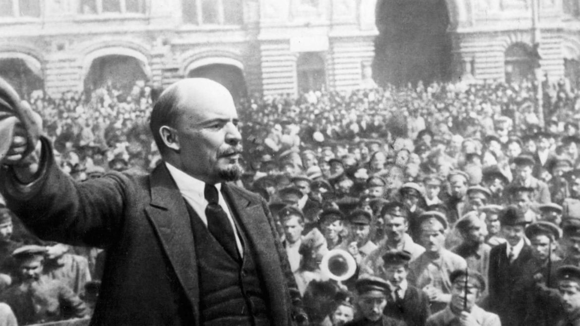 Ленин в борьбе за мирное развитие революции