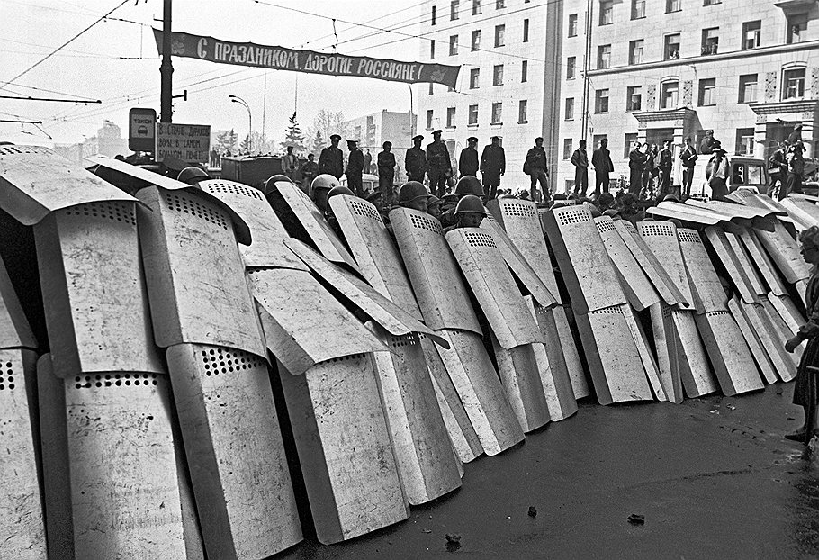 Кровавый первомай 1993 года. Столкновение на Гагаринской площади