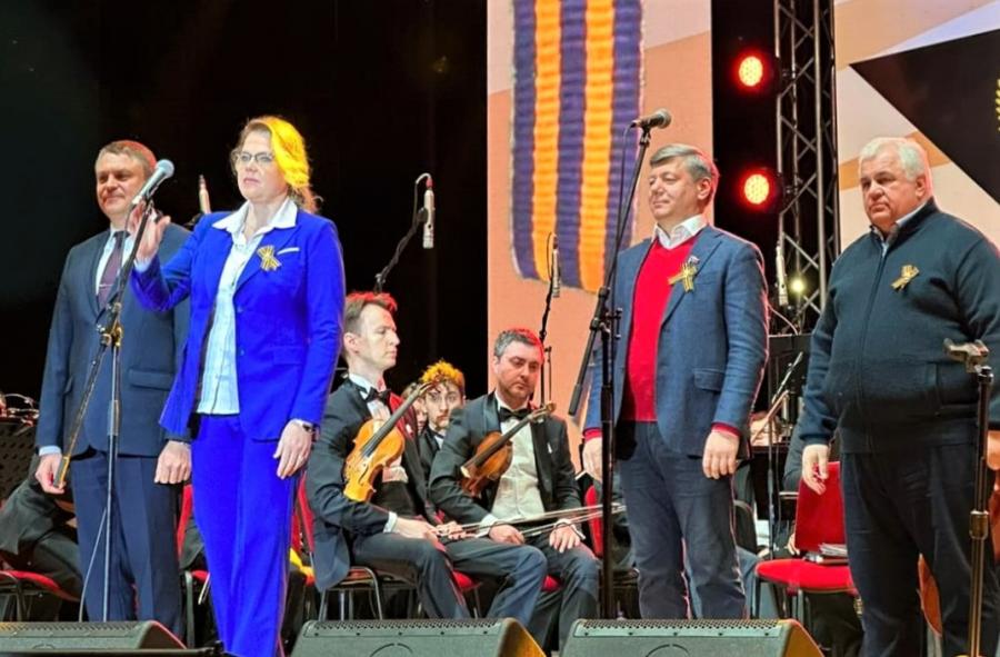 Дмитрий Новиков и Казбек Тайсаев приняли участие в праздновании Дня Великой Победы в Луганске