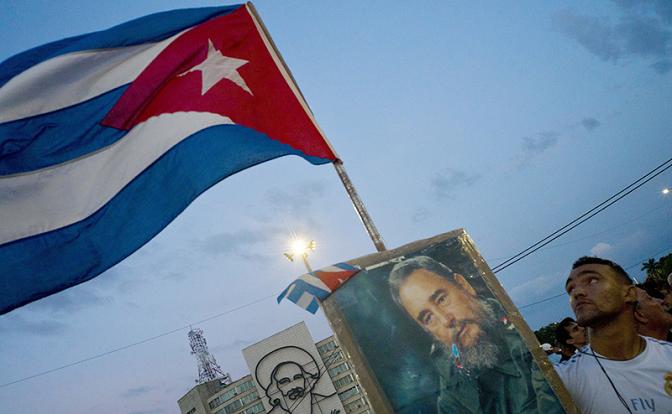 Фидель Кастро: В руках автомат, в голове — ненависть к агрессорам из США