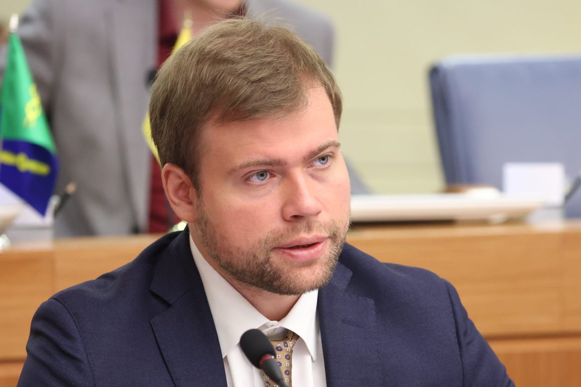 Леонид Зюганов сдал документы для регистрации кандидатом на выборах Мэра Москвы