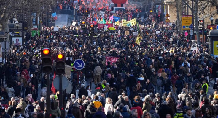 Франция: «Нет» реформам Макрона