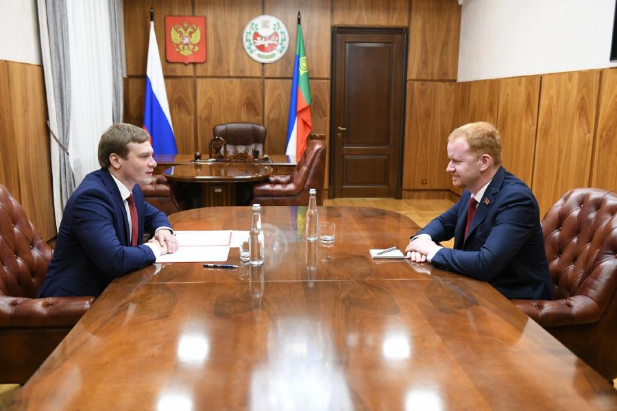 Хакасию с рабочим визитом посетил депутат Государственной Думы Денис Парфёнов