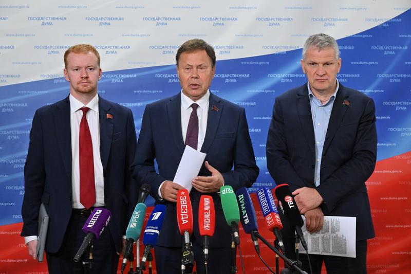 Николай Арефьев, Алексей Куринный и Денис Парфенов выступили перед журналистами в Госдуме